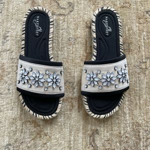 Naked Feet Pool Slides, Size 6